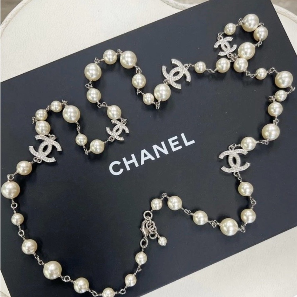 Authentic Chanel classic silver 5 CC pearl necklace - Picture 5 of 7